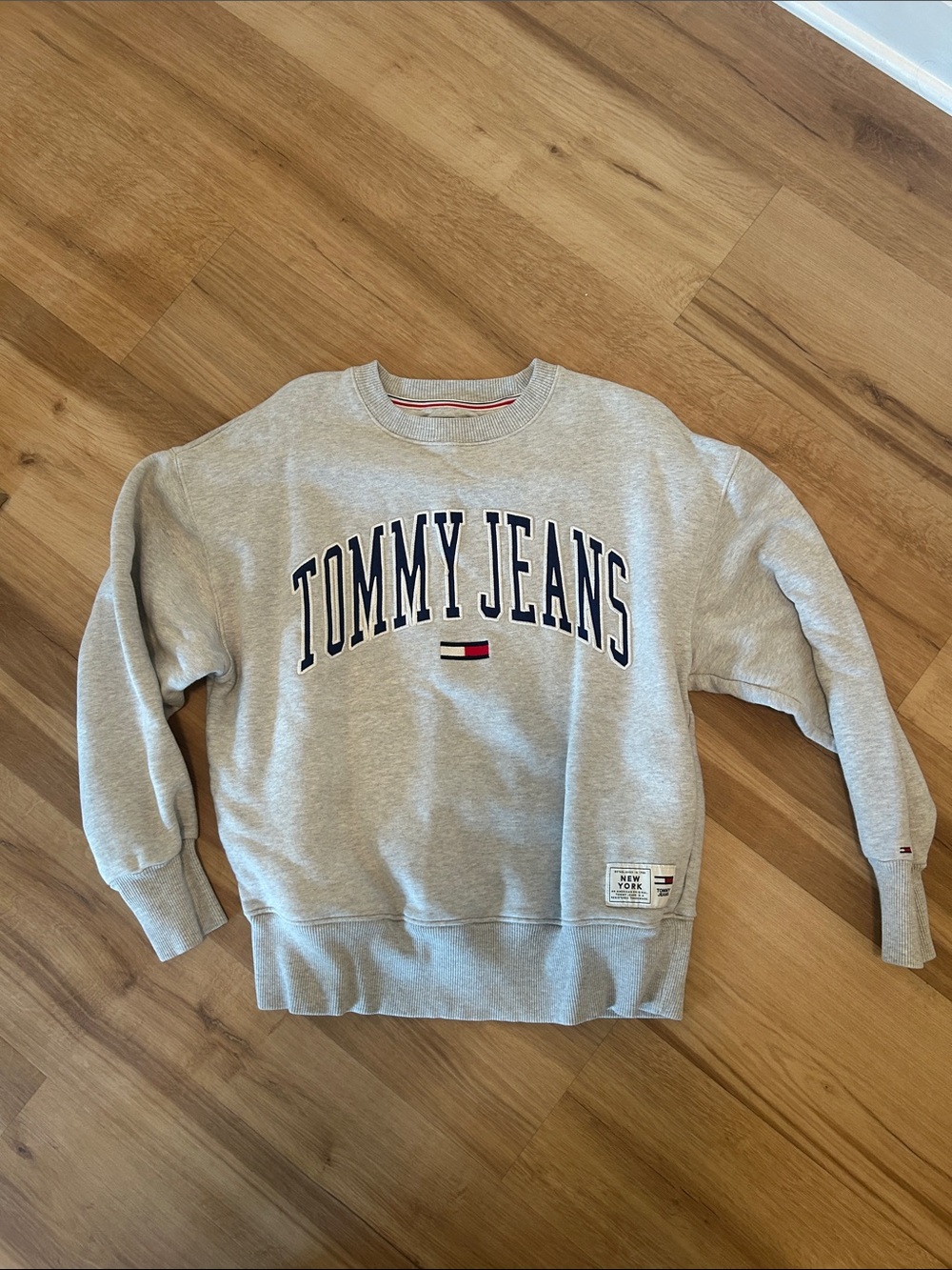 Vintage Tommy Hilfiger Light Gray Crewneck Sweatshirt EUC